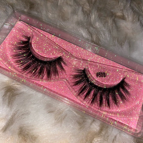 Lashes - Picture 10 of 10